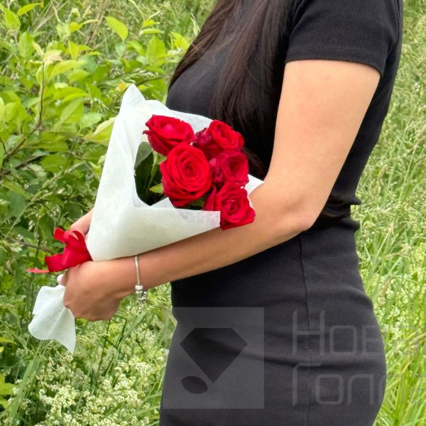 Букет из 5 красных роз (15)