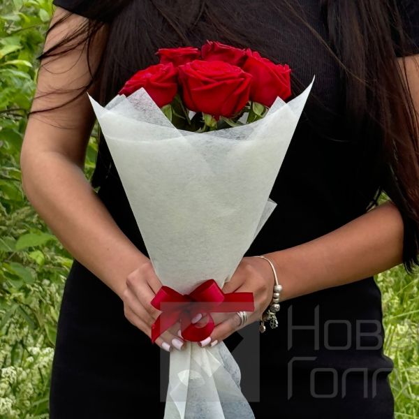 Букет из 5 красных роз (15)