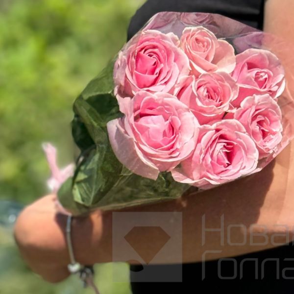 Букет из 7 розовых роз