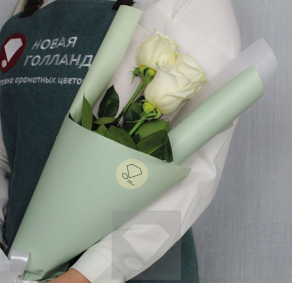 3 белые розы Эквадор 50 см.