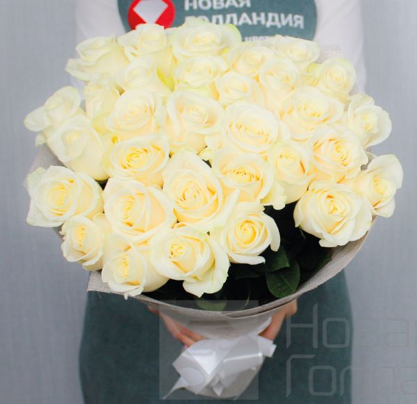 31 белая роза Эквадор 60 см.